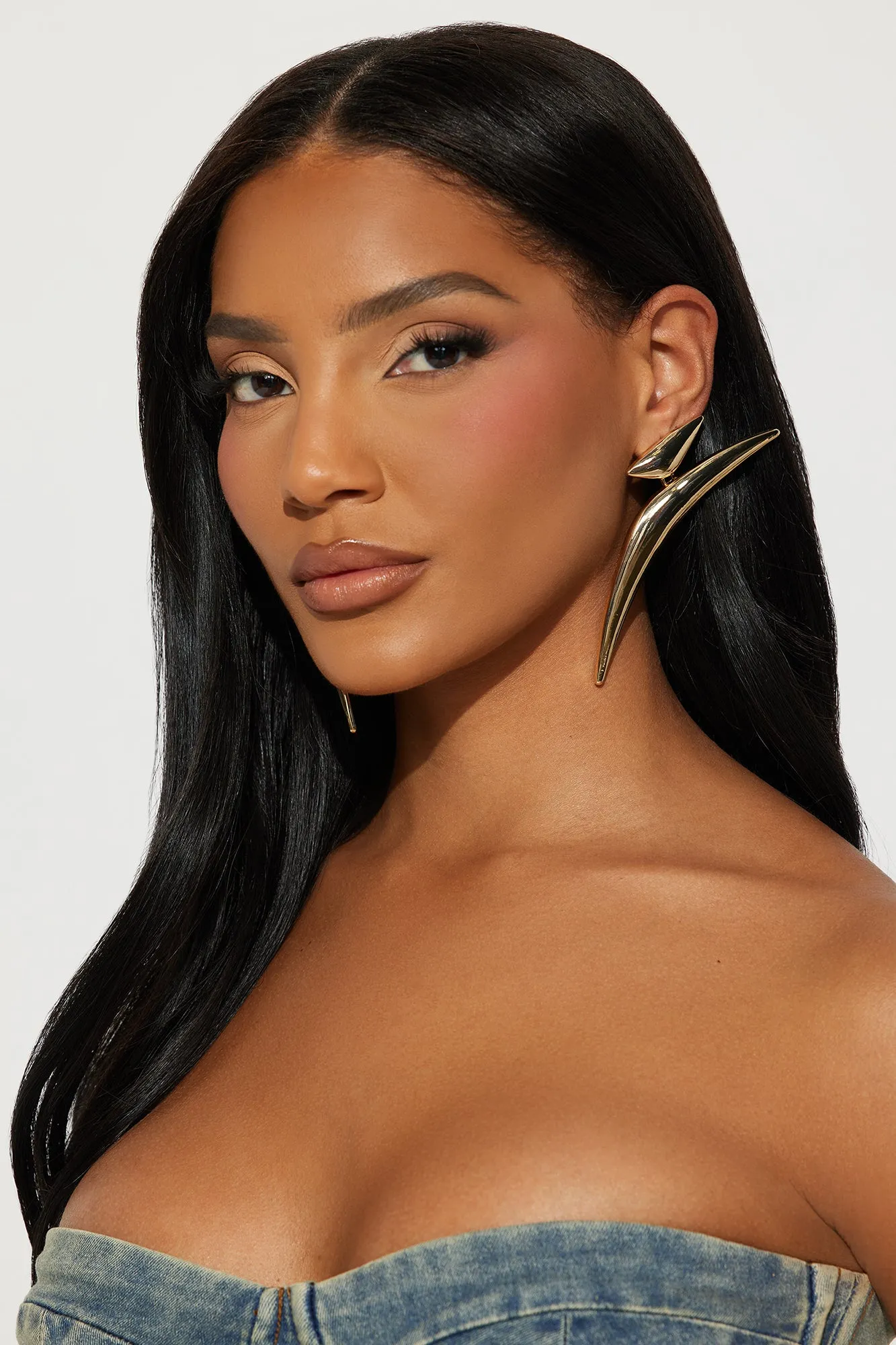 Ahead Of The Fame Drop Earrings - Gold