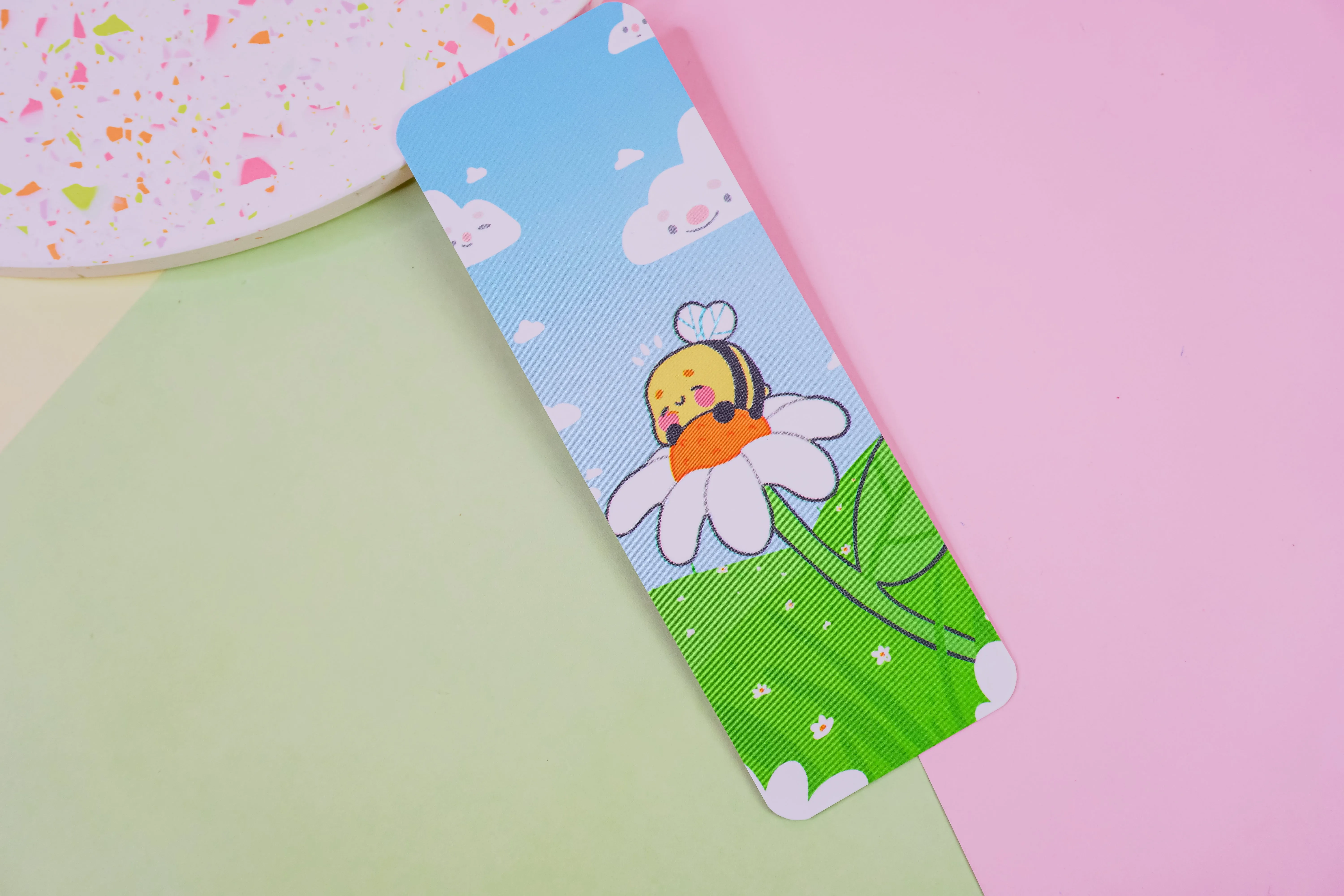 Bumblebutt Bee Bookmark | Cute Kawaii Vinyl Bookmark for Book Lovers & Bookish Stationery Gift