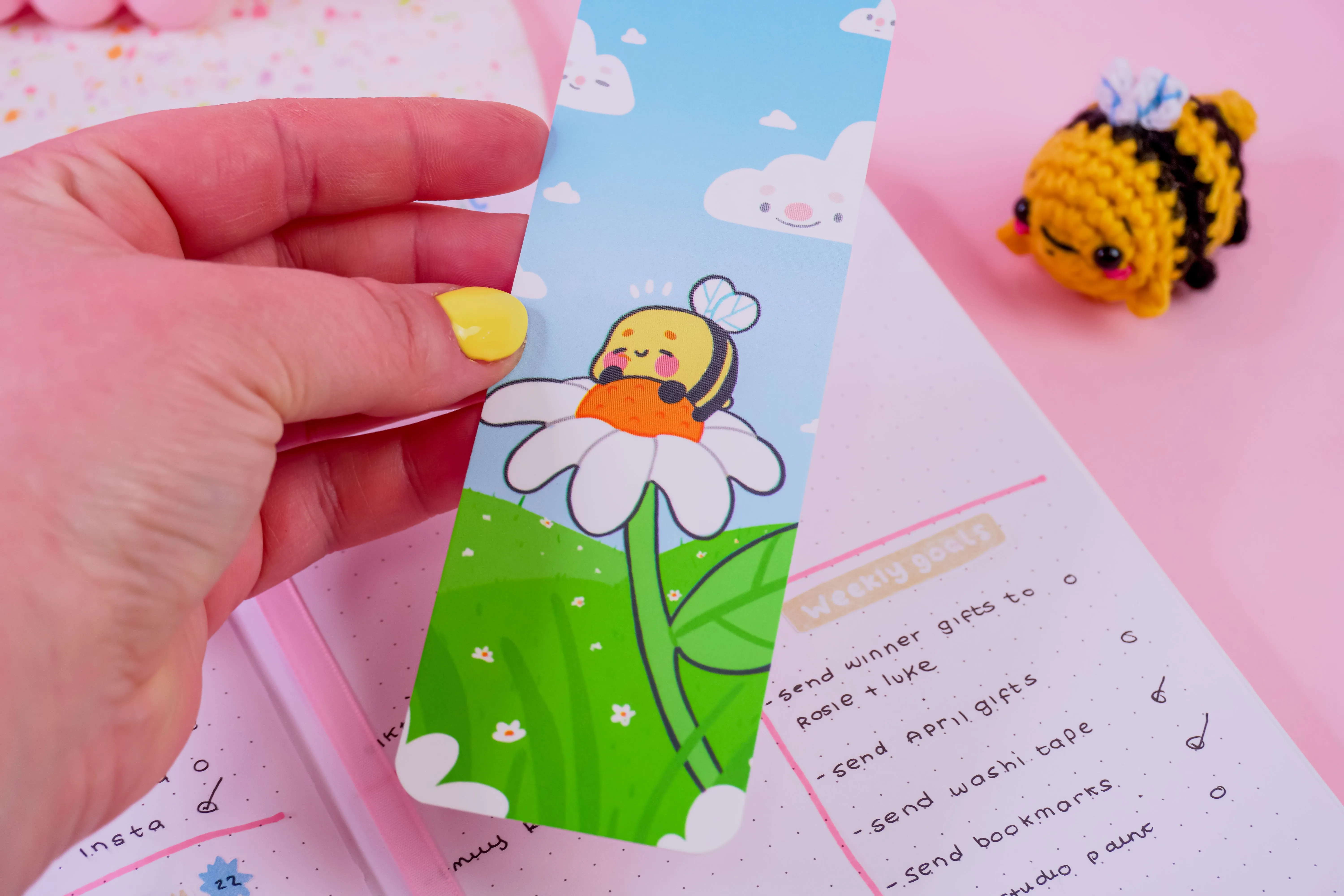 Bumblebutt Bee Bookmark | Cute Kawaii Vinyl Bookmark for Book Lovers & Bookish Stationery Gift