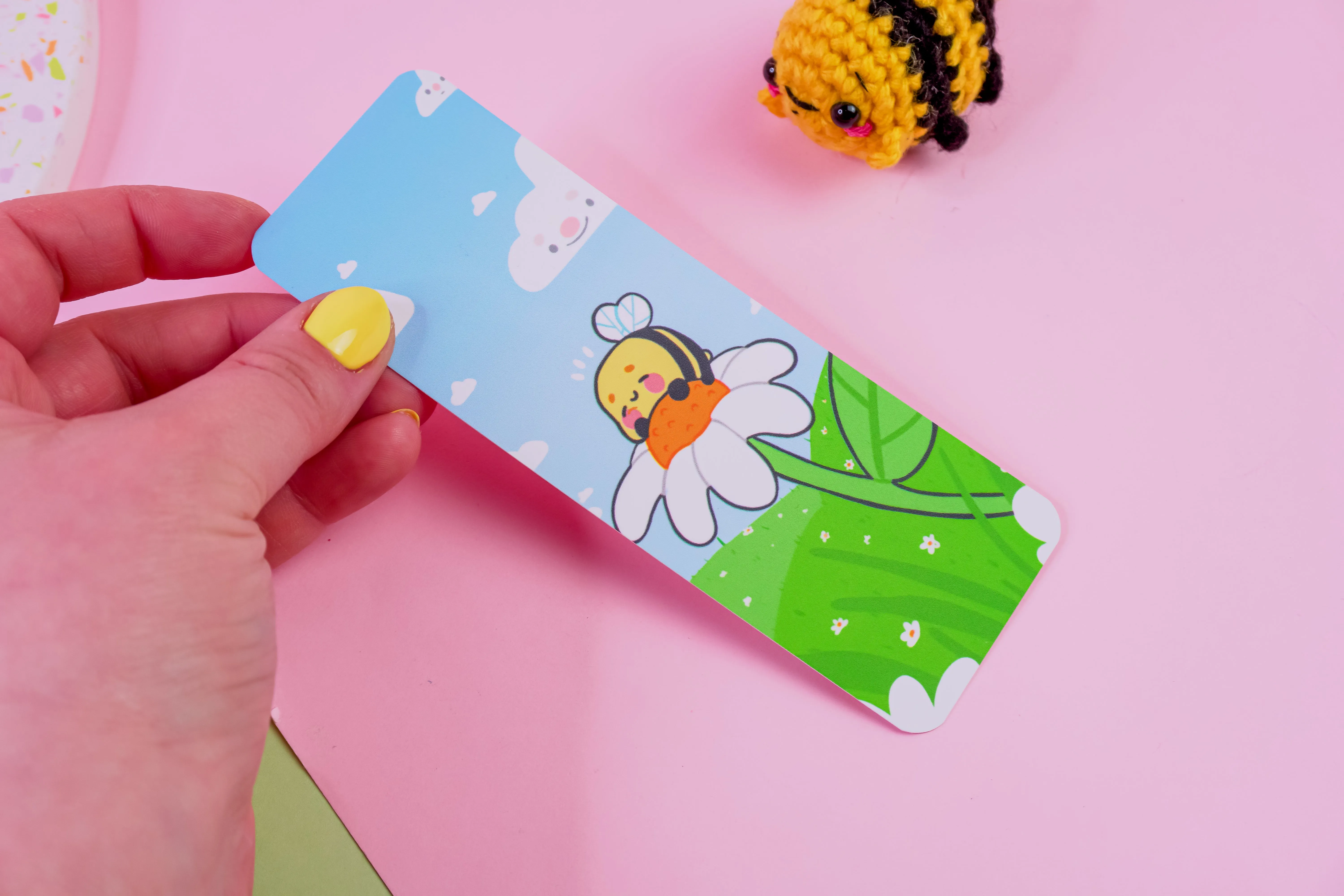 Bumblebutt Bee Bookmark | Cute Kawaii Vinyl Bookmark for Book Lovers & Bookish Stationery Gift