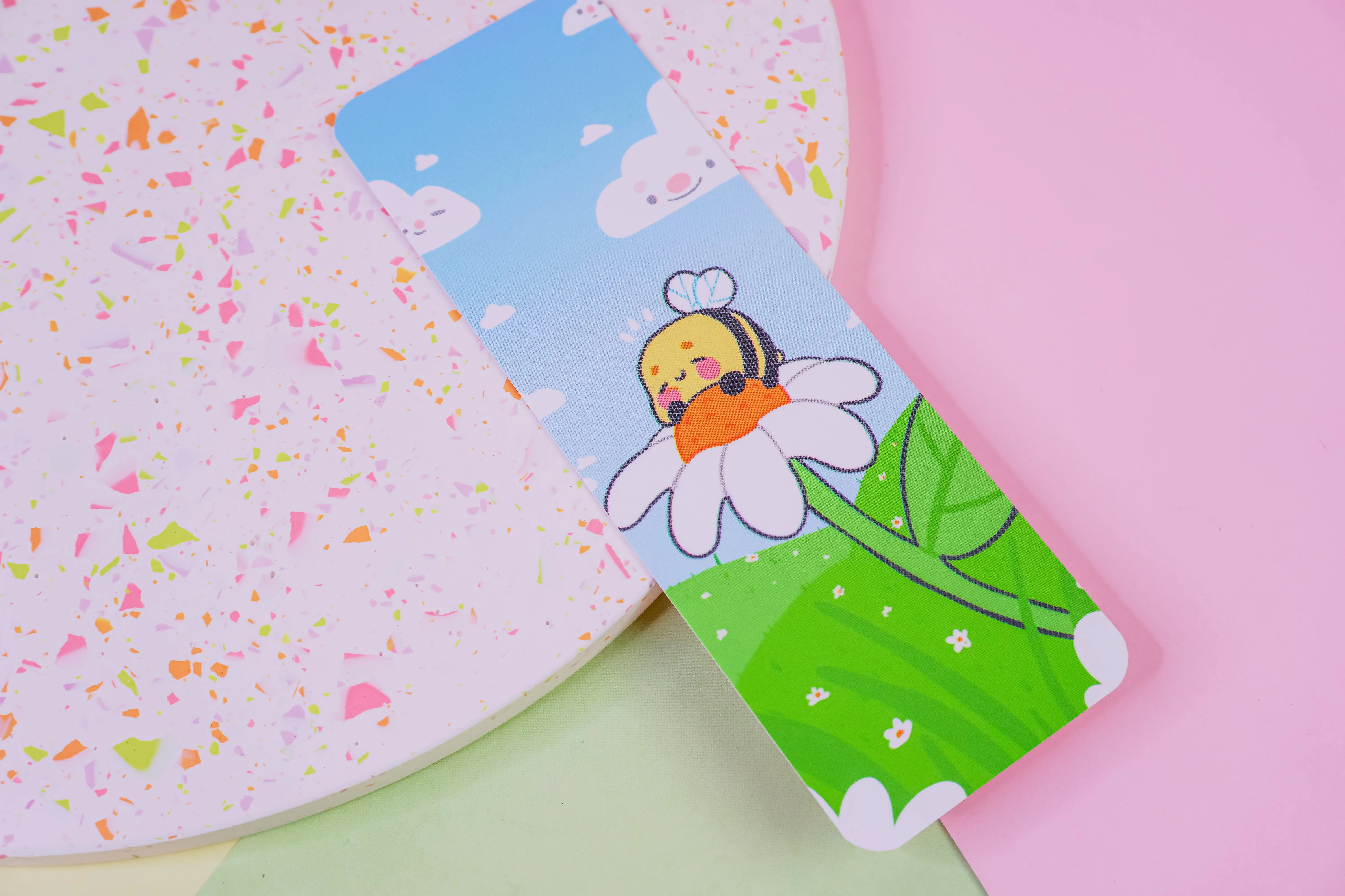 Bumblebutt Bee Bookmark | Cute Kawaii Vinyl Bookmark for Book Lovers & Bookish Stationery Gift