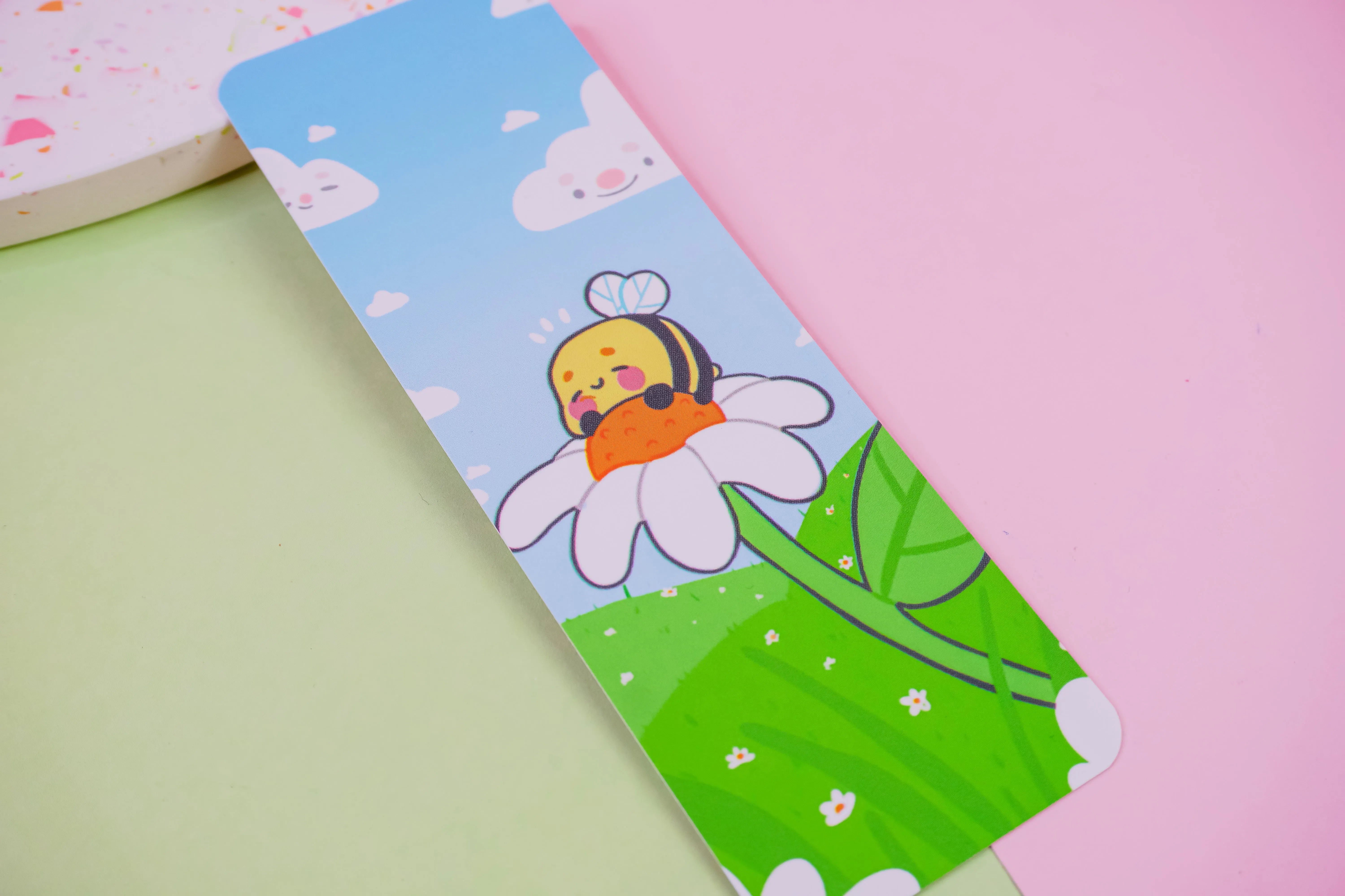 Bumblebutt Bee Bookmark | Cute Kawaii Vinyl Bookmark for Book Lovers & Bookish Stationery Gift
