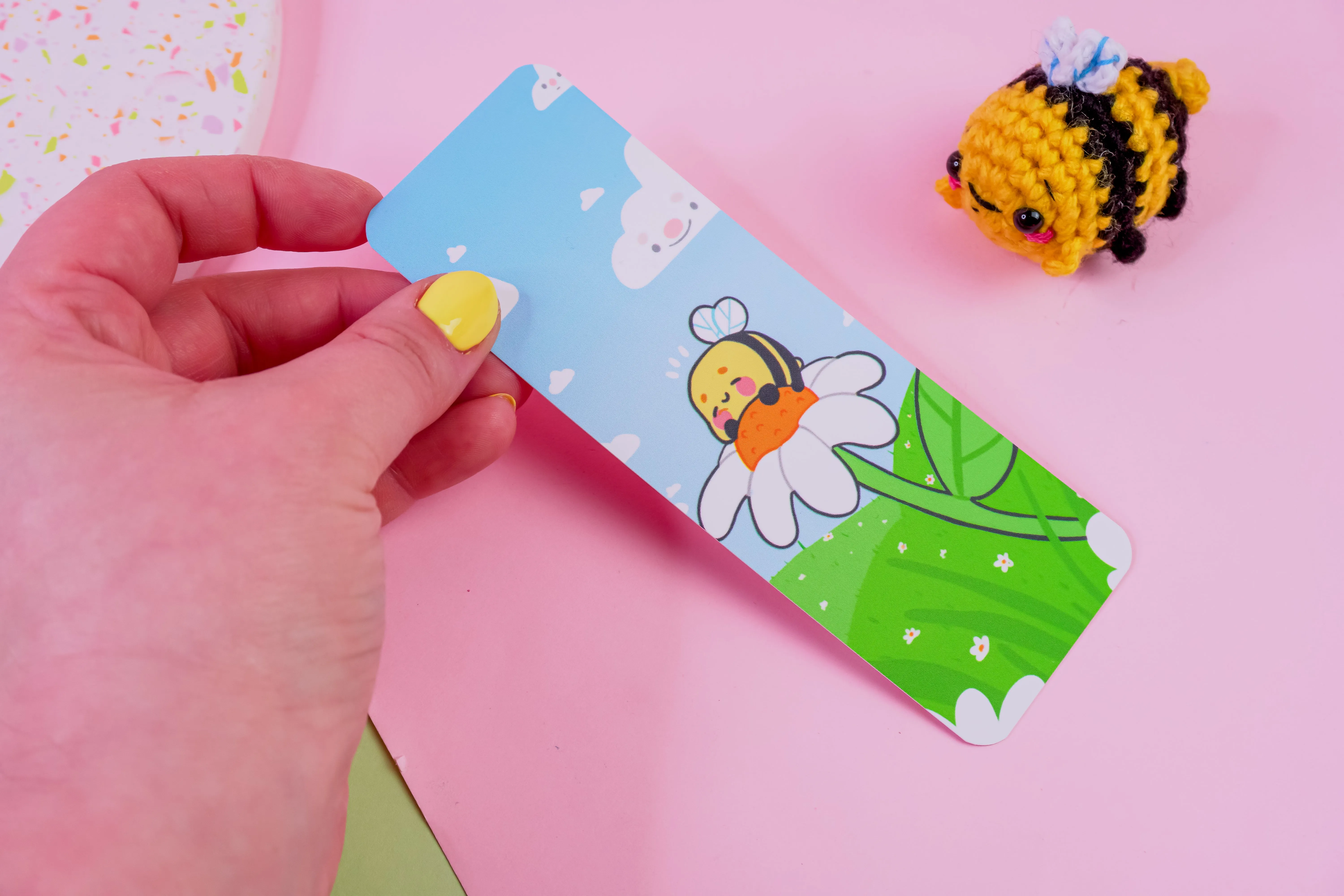 Bumblebutt Bee Bookmark | Cute Kawaii Vinyl Bookmark for Book Lovers & Bookish Stationery Gift