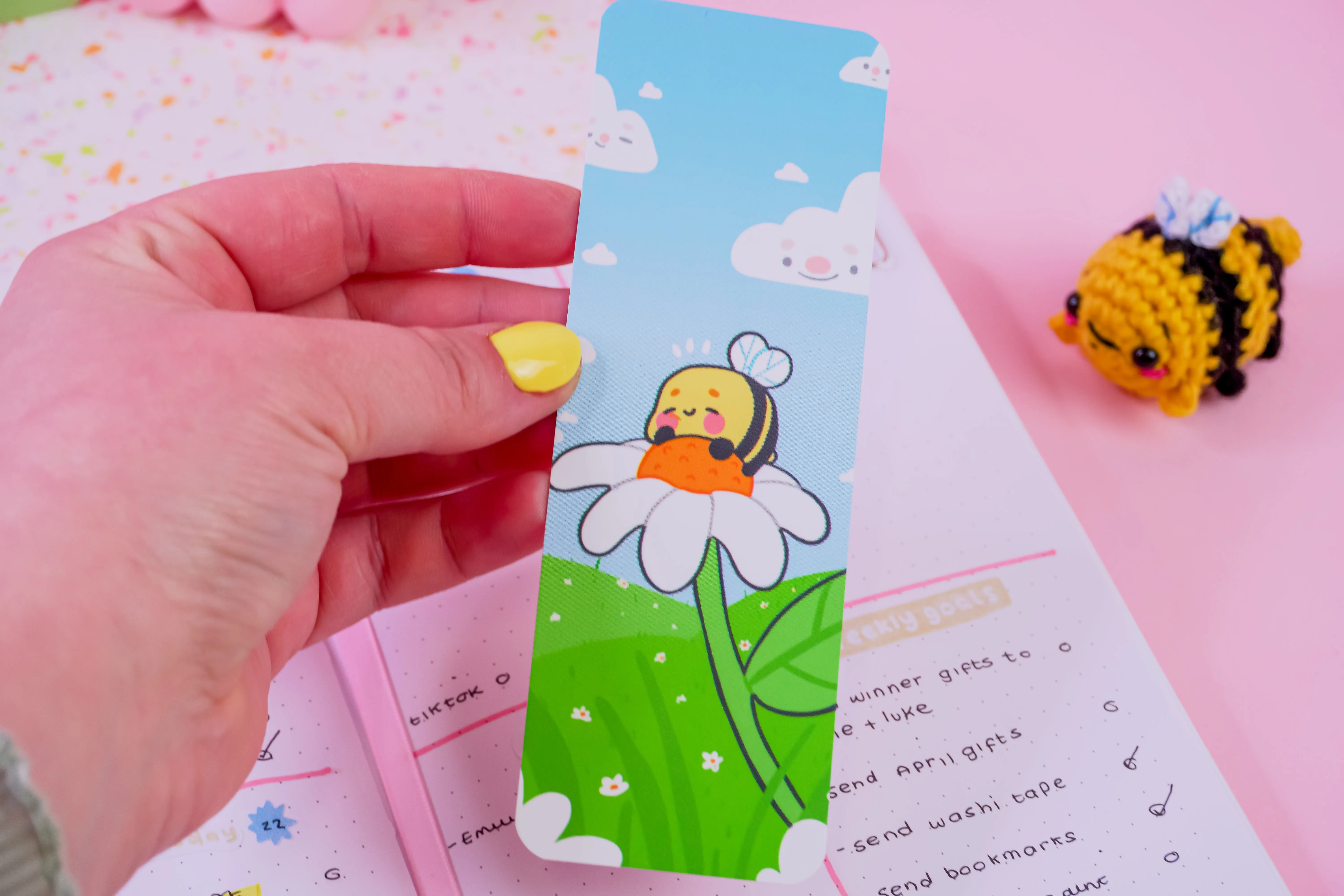 Bumblebutt Bee Bookmark | Cute Kawaii Vinyl Bookmark for Book Lovers & Bookish Stationery Gift