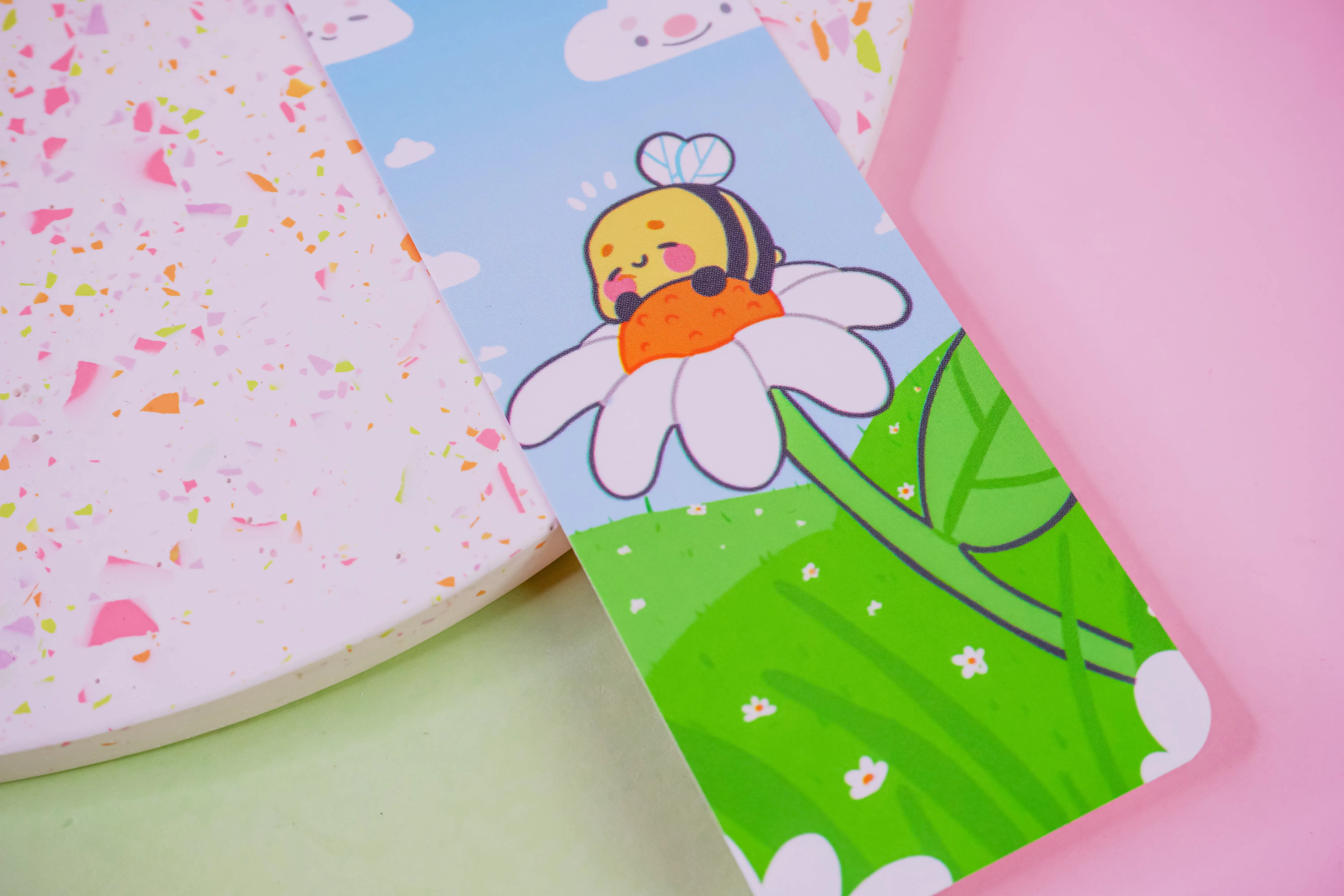Bumblebutt Bee Bookmark | Cute Kawaii Vinyl Bookmark for Book Lovers & Bookish Stationery Gift